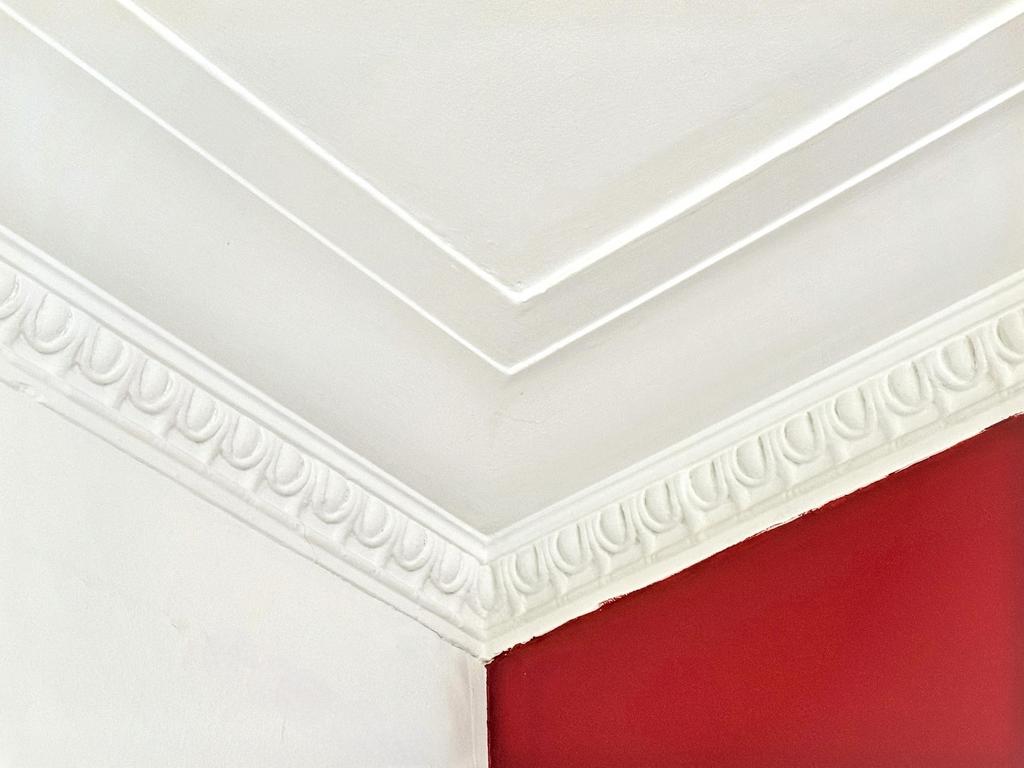 Lounge cornice