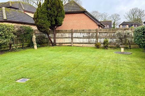 4 bedroom detached house for sale, Larkshill Close, New Milton, Hampshire, BH25