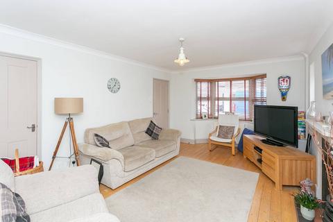 4 bedroom semi-detached house to rent, Adrian Road, WD5, Hemel Hempstead, Abbots Langley, WD5