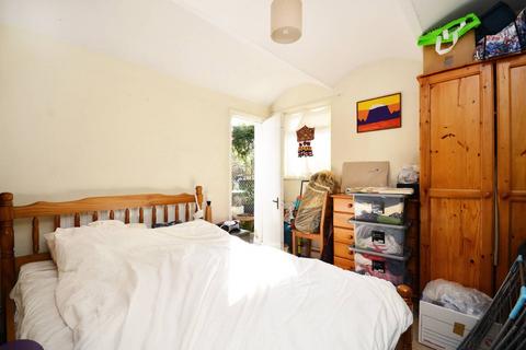 2 bedroom flat to rent, Wingford Road, Brixton, London, SW2