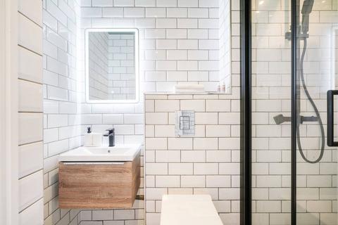 undefined, Balham High Road, Balham, London, SW12