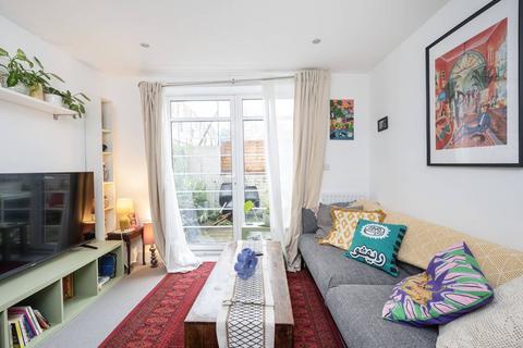2 bedroom flat for sale, Osier Court, Osier Street, Stepney, London, E1