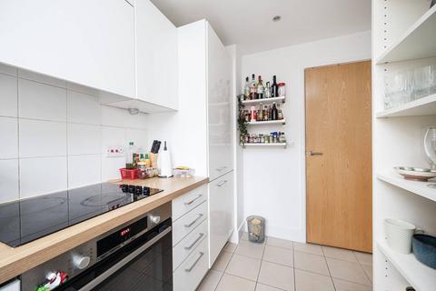 2 bedroom flat for sale, Osier Court, Osier Street, Stepney, London, E1