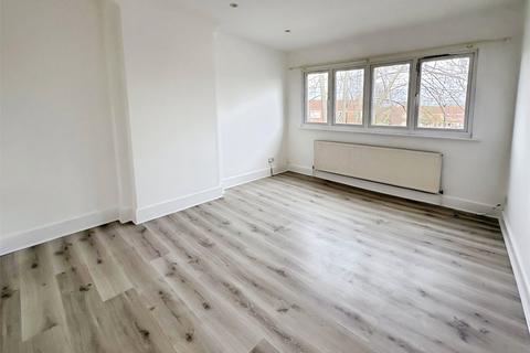 2 bedroom flat to rent, Marvels Lane, London SE12
