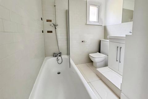 2 bedroom flat to rent, Marvels Lane, London SE12