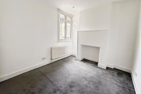 2 bedroom flat to rent, Marvels Lane, London SE12