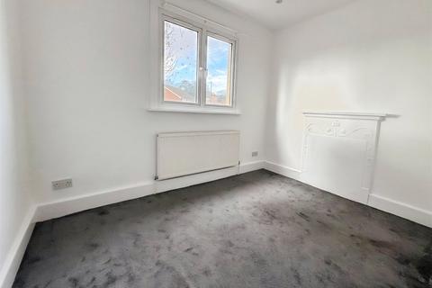 2 bedroom flat to rent, Marvels Lane, London SE12