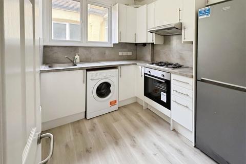 2 bedroom flat to rent, Marvels Lane, London SE12