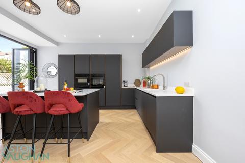5 bedroom semi-detached house to rent, Pembroke Crescent, Hove BN3