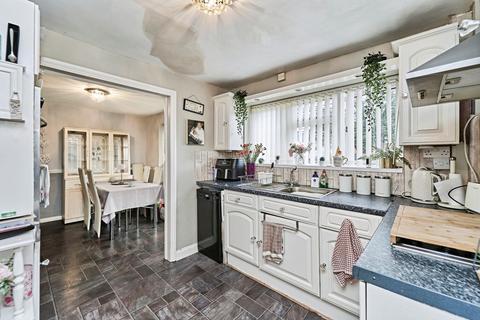 3 bedroom end of terrace house for sale, Great Bridge Road, Bilston, West Midlands, WV14