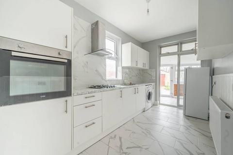 3 bedroom flat to rent, North Way, Edgware, London, NW9