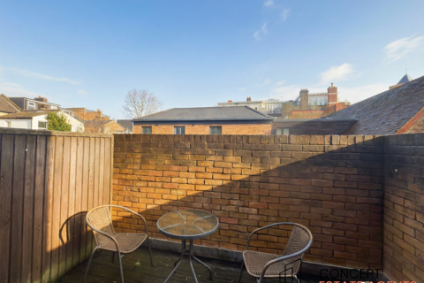 1 bedroom apartment to rent, Glenburnie Road, Tooting Bec, SW17
