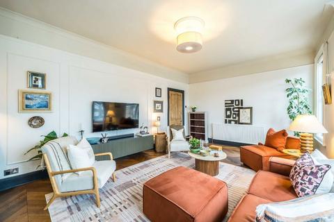 2 bedroom flat for sale, Harborough Road, London SW16