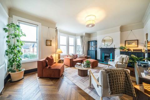 2 bedroom flat for sale, Harborough Road, London SW16