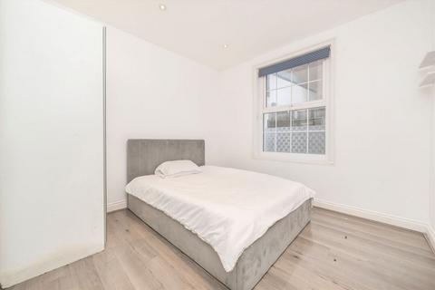 2 bedroom flat to rent, Pump Alley, Brentford TW8