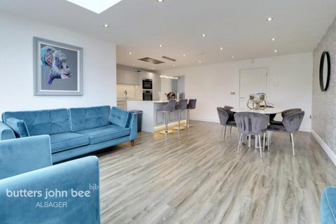 4 bedroom detached house for sale, Chells Hill, Church Lawton
