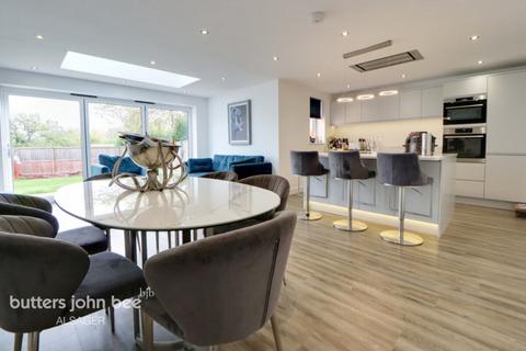 4 bedroom detached house for sale, Chells Hill, Church Lawton