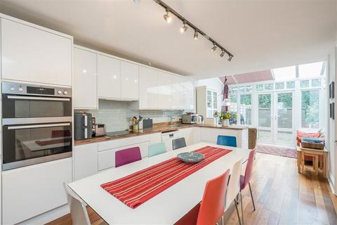 3 bedroom house for sale, Pond Way, Teddington TW11