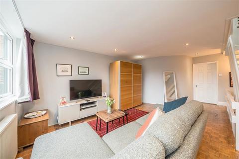 3 bedroom house for sale, Pond Way, Teddington TW11