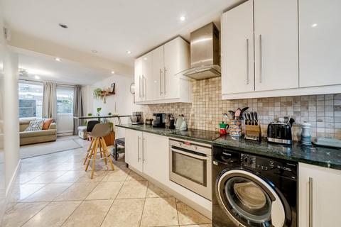 2 bedroom flat for sale, Holcombe House, Landor Road, Clapham, SW9