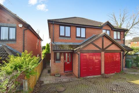 3 bedroom semi-detached house for sale, Walkwood Road, Redditch