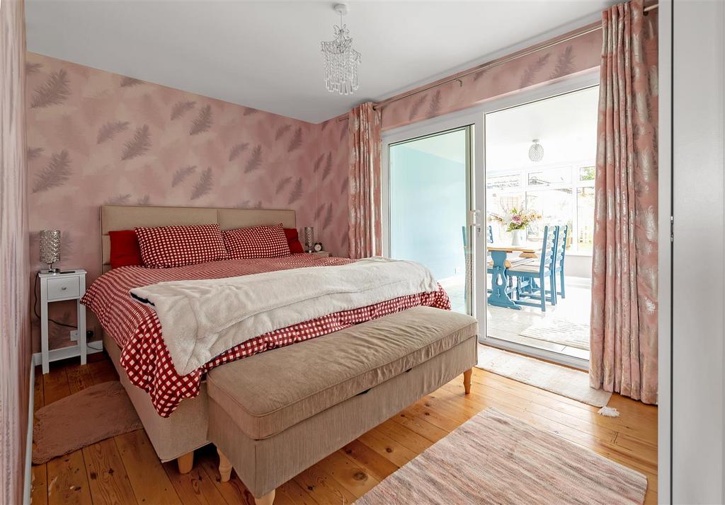 Bedroom 1.jpg