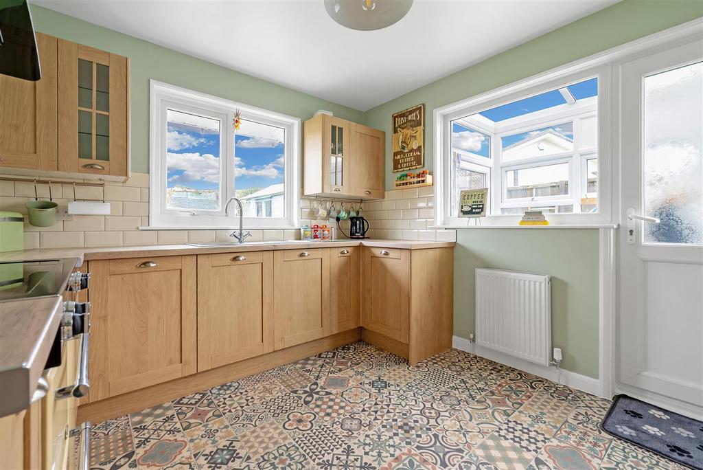 Kitchen 2.jpg
