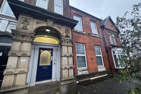 1 bedroom in a flat share to rent, Stockport Road, Ashton-Under-Lyne OL7