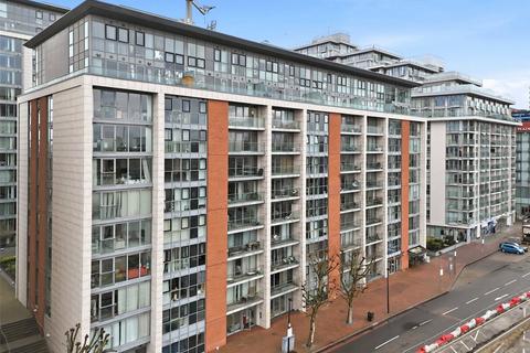 1 bedroom apartment to rent, Western Gateway, London E16