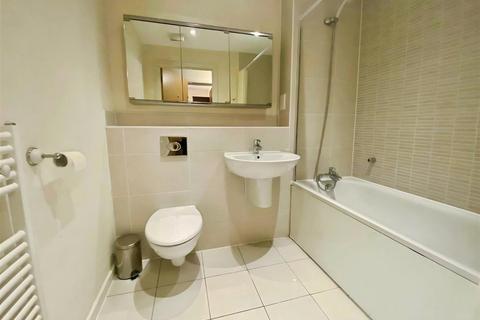 2 bedroom flat to rent, Peacock Close, Mill Hill