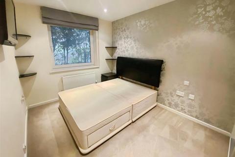 2 bedroom flat to rent, Peacock Close, Mill Hill