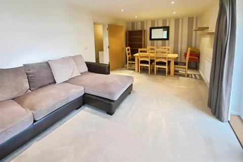 2 bedroom flat to rent, Peacock Close, Mill Hill