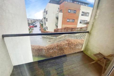 2 bedroom flat to rent, Peacock Close, Mill Hill