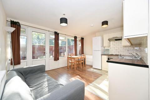 4 bedroom flat to rent, Cooks Road, London SE17