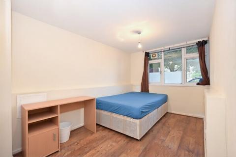 4 bedroom flat to rent, Cooks Road, London SE17
