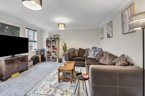 2 bedroom ground floor flat for sale, Drovers Avenue, Bury St Edmunds