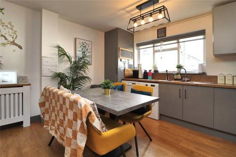 1 bedroom maisonette to rent, Eve Road, Woking GU21