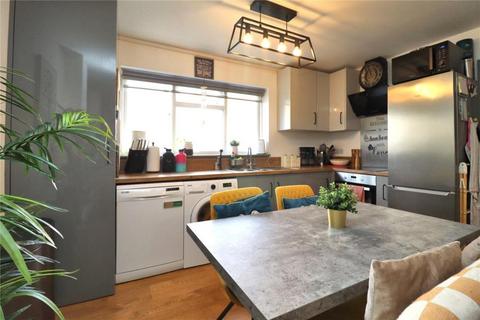 1 bedroom maisonette to rent, Eve Road, Woking GU21