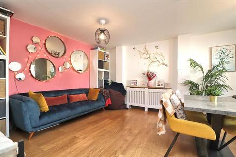 1 bedroom maisonette to rent, Eve Road, Woking GU21