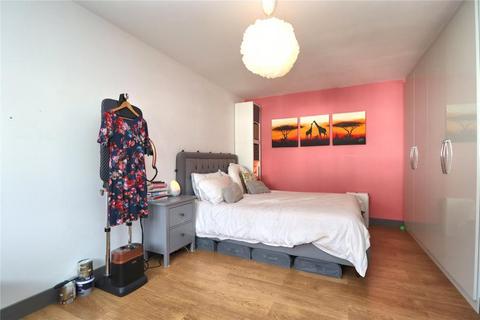 1 bedroom maisonette to rent, Eve Road, Woking GU21