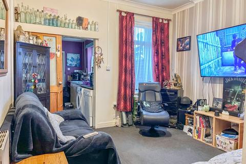 3 bedroom terraced house for sale, Weelsby Street, Grimsby, N.E.Lincolnshire, DN32