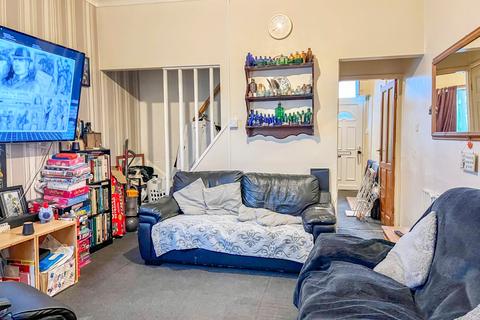 3 bedroom terraced house for sale, Weelsby Street, Grimsby, N.E.Lincolnshire, DN32