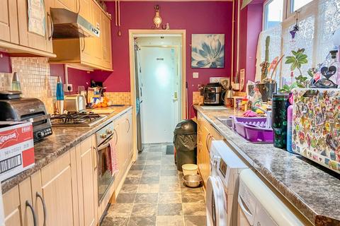 3 bedroom terraced house for sale, Weelsby Street, Grimsby, N.E.Lincolnshire, DN32