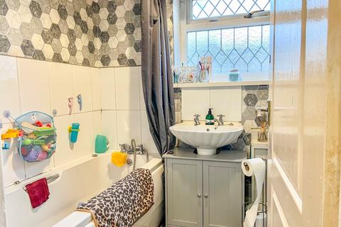 3 bedroom terraced house for sale, Grafton Street, Grimsby, N.E.Lincolnshire, DN32