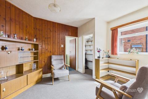 3 bedroom semi-detached house for sale, Horton Avenue, Stretton