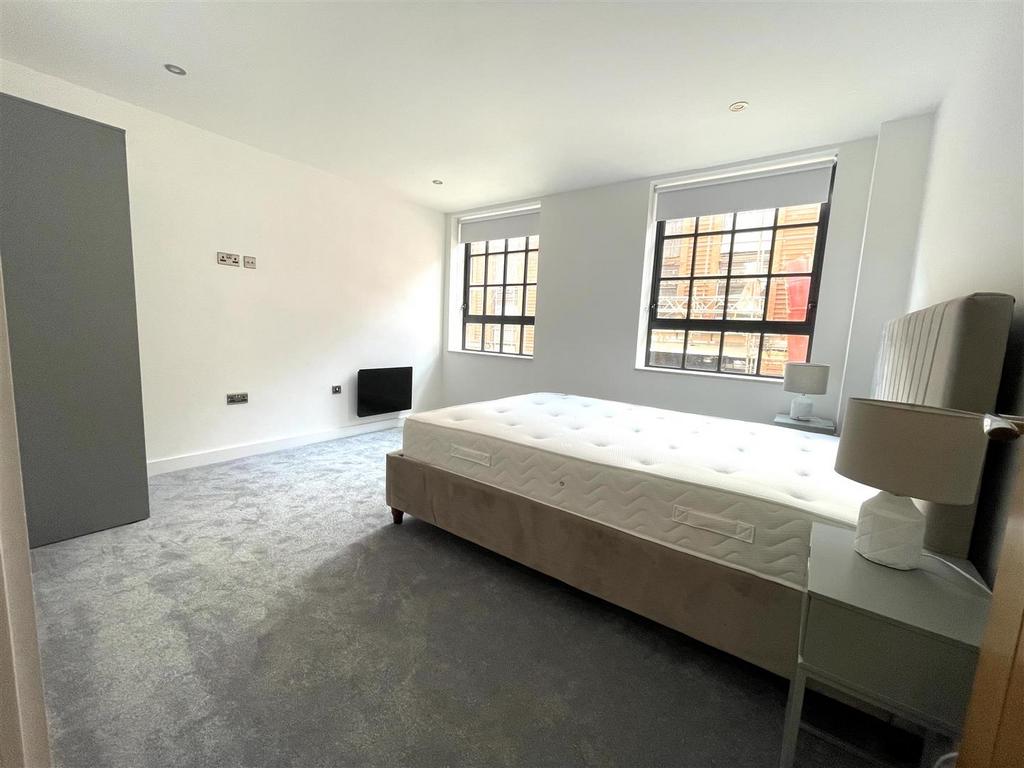 Furn bed.jpg