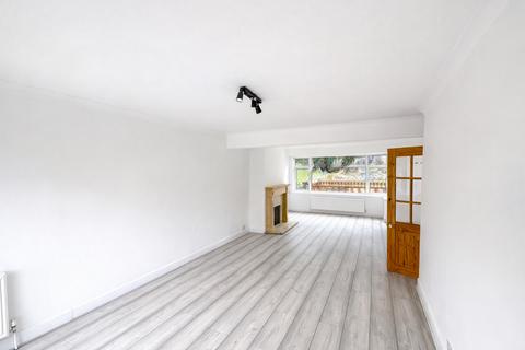 3 bedroom semi-detached house to rent, Falling Lane, West Drayton UB7