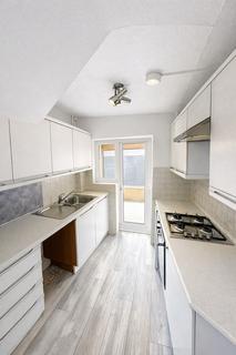 3 bedroom semi-detached house to rent, Falling Lane, West Drayton UB7