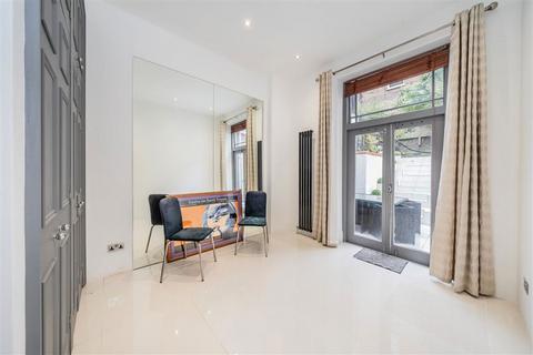 2 bedroom flat to rent, Courtfield Gardens, London SW5