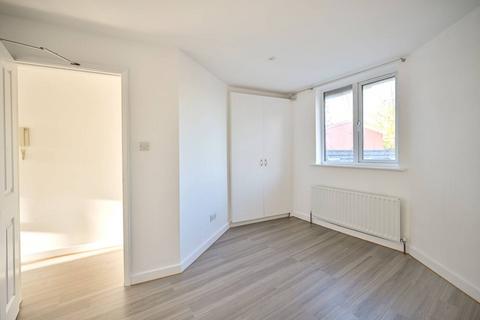2 bedroom flat to rent, The Triangle, Kingston, Kingston upon Thames, KT1
